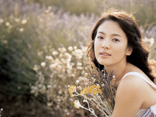 Сон Хё Кё - №18 в списке ‘100 Самых Красивых Известных Лиц 2010’