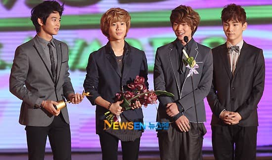 SHINee получили награду за популярность на “2011 Asia Model Awards Ceremony”