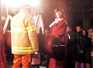 Ким Юн Чжин в новогоднюю ночь ударила в колокол Посингака