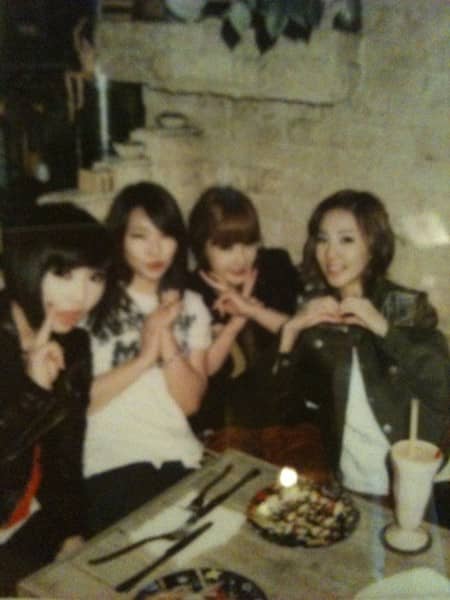 2NE1 собрались вместе, чтобы отпраздновать день рождения CL