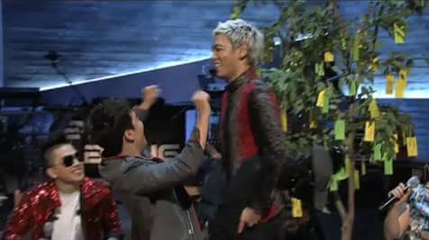 Сын Ри обнимает T.O.P.-а уникальным способом на шоу Mnet M Soundplex