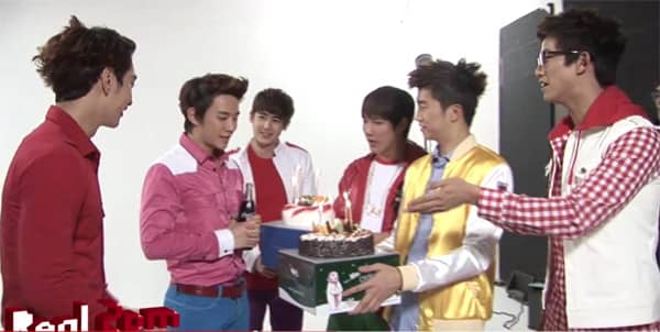 2PM отпраздновали день рождения ЧжунХо (+видео с русс.субтитрами)