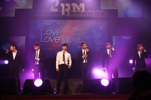 Real 2PM проведут вас за кулисы концерта-встречи с поклонниками