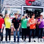 2PM на раздаче автографов для марки "Nepa"