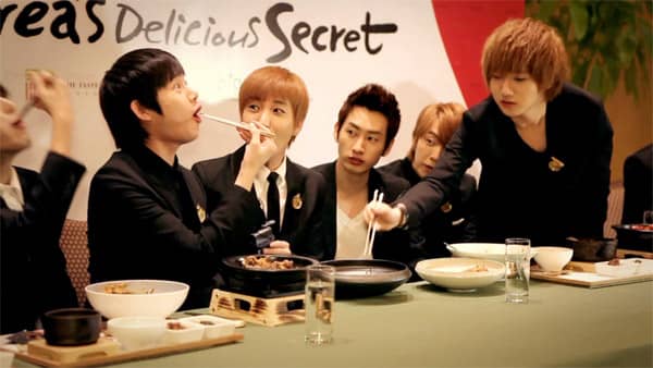 Super Junior знакомят с корейской кухней на YouTube