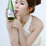Юн Ин На рекламирует бренд сочжу ‘Chung Ha’