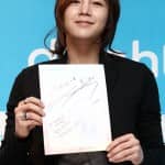 Чан Гын Сок раздал автографы в торговом центре Сеула