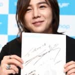 Чан Гын Сок раздал автографы в торговом центре Сеула