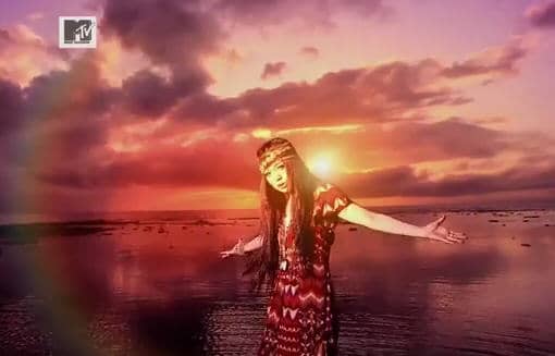 Нишино Кана представила красивый видеоклип на песню “Esperanza”