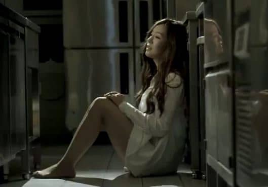 Певица Е Ара выпустила музыкальное видео “Heartbreak”
