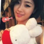 Ын Чжон из T-ara позирует со своим милым кроликом