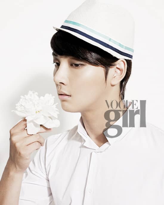 Юн Син Юн - настоящий денди в новом номере ‘Vogue Girl’