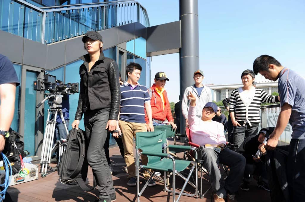 Ли Мин Хо сделал сюрприз для съемочной команды драмы "Городской охотник"