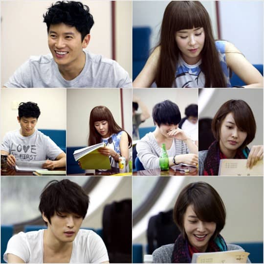 Ким Чжэ Чжун и другие актеры на первом чтении сценария драмы "Защити босса"