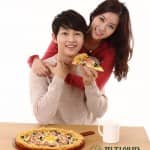Сон Чжун Ки и Им Су Хян стали парочкой для бренда ‘Pizza Etang’