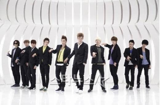 «Mr. Simple» (Super Junior) самый продаваемый альбом августа
