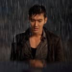 Чхве Си Вон снимается под дождем в драме "Посейдон"