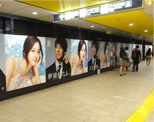 Ким Тхэ Хи невозможно не заметить в японском метро