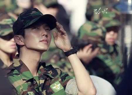 Ли Чжун Ки получает много предложений несмотря на то, что до сих пор служит в армии