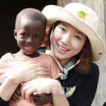 Пак Син Хе пришла на помощь обездоленным детям Африки