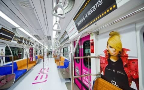 YG Family украсили поезд в метро Сеула