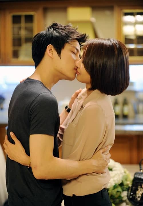 Чжэ Чжун о сцене поцелуя “в Защитить Босса”