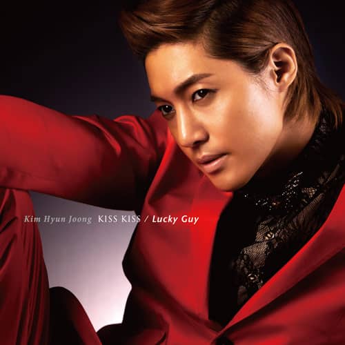 Ким Хён Чжун представил обложку дебютного японского сингла “Kiss Kiss/Lucky Guy”
