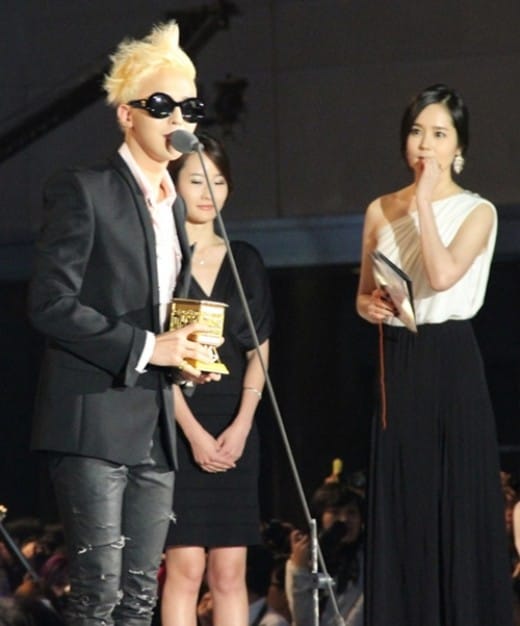 Актриса Хан Га Ин не может оторвать глаз от G-Dragonа?