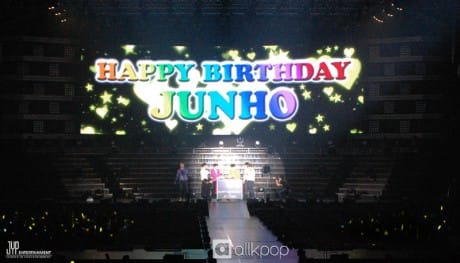 2PM празднуют день рождения Чунхо на концерте в Нагое