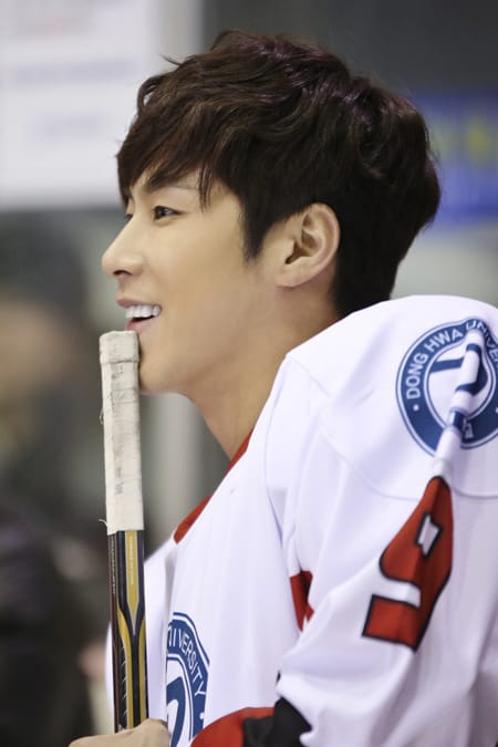 Юнхо из TVXQ изображает игрока хоккея в драме "Королева амбиций"