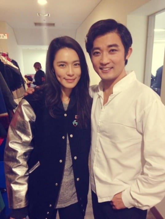 Кахи показала совместное фото с актёром Ан Джэ Уком