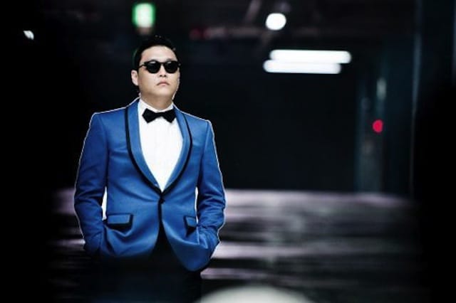 PSY выступил на Тайм-сквер с Ю Дже Сок и Но Хон Чхоль
