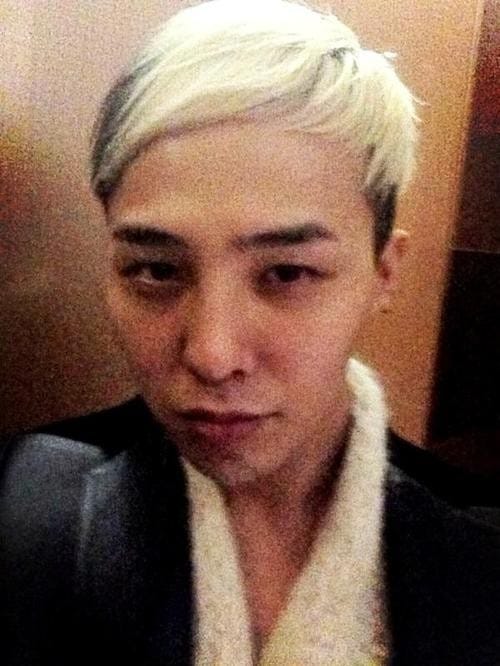 G-Dragon из группы BigBang показал свое лицо, "Естественно хороший взгляд."