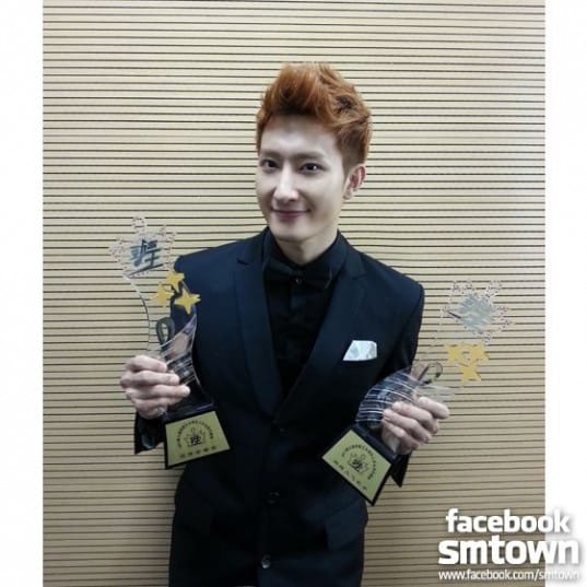 Чжоу Ми из Super Junior-M получил две награды на церемонии 'The 9th Music King Awards' в Китае