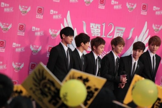EXO-M получили ещё одну награду "Самая популярная группа" на 13-ой ежегодной церемонии 'Billboard Music Festival' в Китае