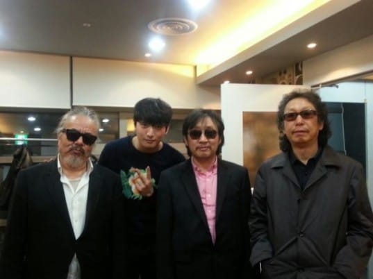 Джинун из 2AM сфотографировался с легендами рока, группой Deulgukhwa