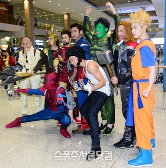 Super Junior вернулись из Южной Америки в костюмах супергероев