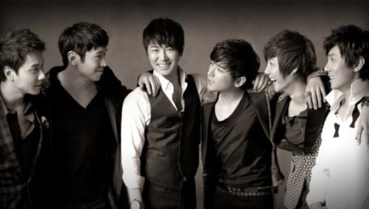 Shinhwa поделились "грязным" секретом групповых фото