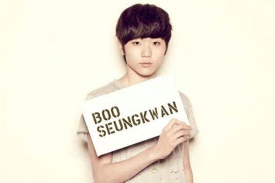 Seventeen представили профиль "цветочного" парня Бу Сынкван