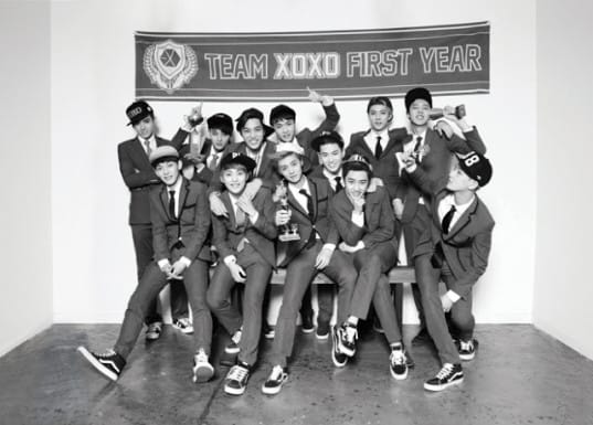 EXO выпустили новый групповой фото-тизер для 'XOXO'