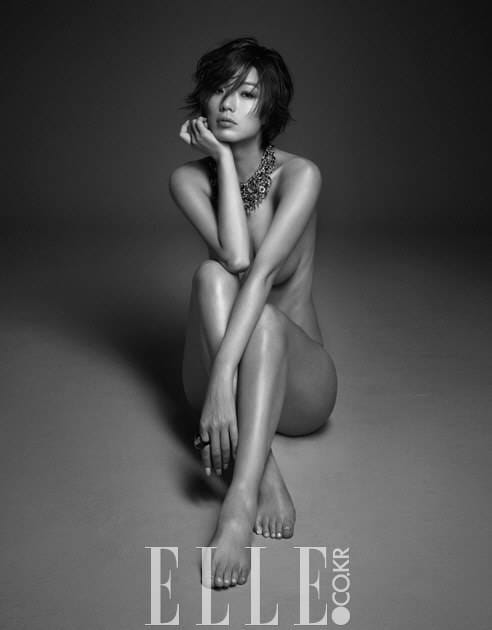 Комедиантка Ан Ён Ми позирует обнажённой в шокирующей фотосессии для 'Elle'