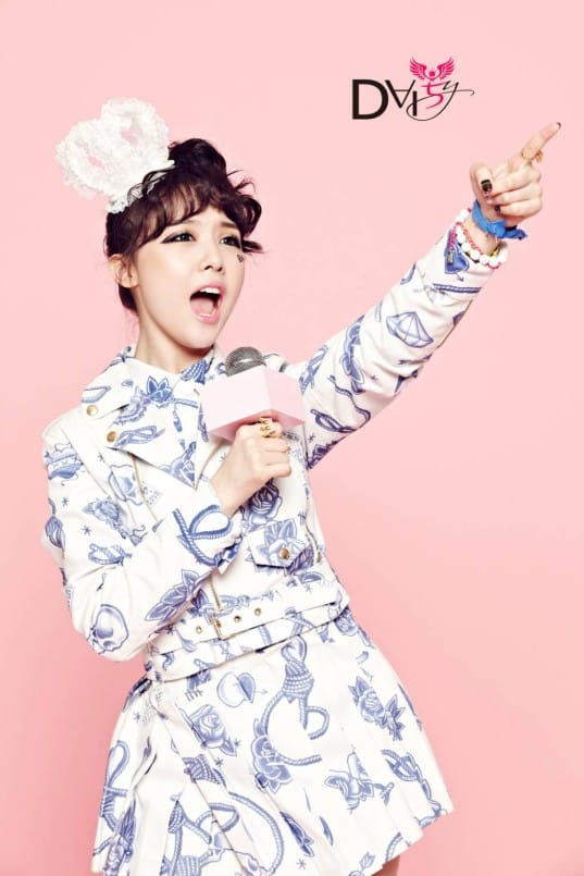 Мина из Girl's Day заменит АйЮ на посту ведущего музыкального шоу 'Inkigayo'