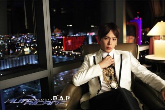 B.A.P выпустили фото-тизеры к "Hurricane" с Ёнгуком и Химчаном