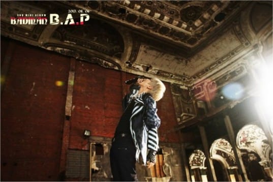 B.A.P выпустили фото-тиизеры с Ёнгуком и Химчаном для 'BADMAN'