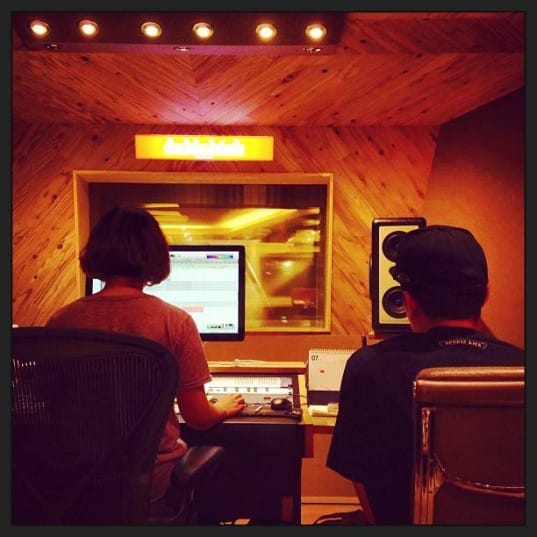 Бывший участник DMTN – Дэвид Ким (Day Day) работает над песнями для NU'EST и ZE:A