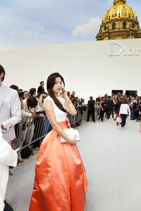 Чон Джи Хён представляет собой образец корейской красоты на Christian Dior Haute Couture 2013