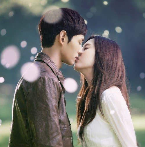 Стилы сцены поцелуя Сохен прибавляют жару к премьере "Страстная любовь"