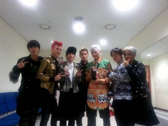Block B празднуют свою первую победу на 'Inkigayo'