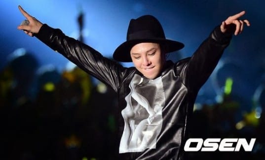 Выступление G-Dragon на концерте Бибера в Корее