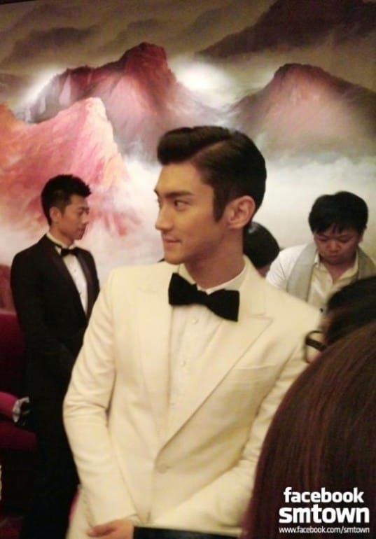Шивон из Super Junior и Сон Хе Гё посетили благотворительное мероприятие '2013 BAZAAR Star Charity Night' в Пекине